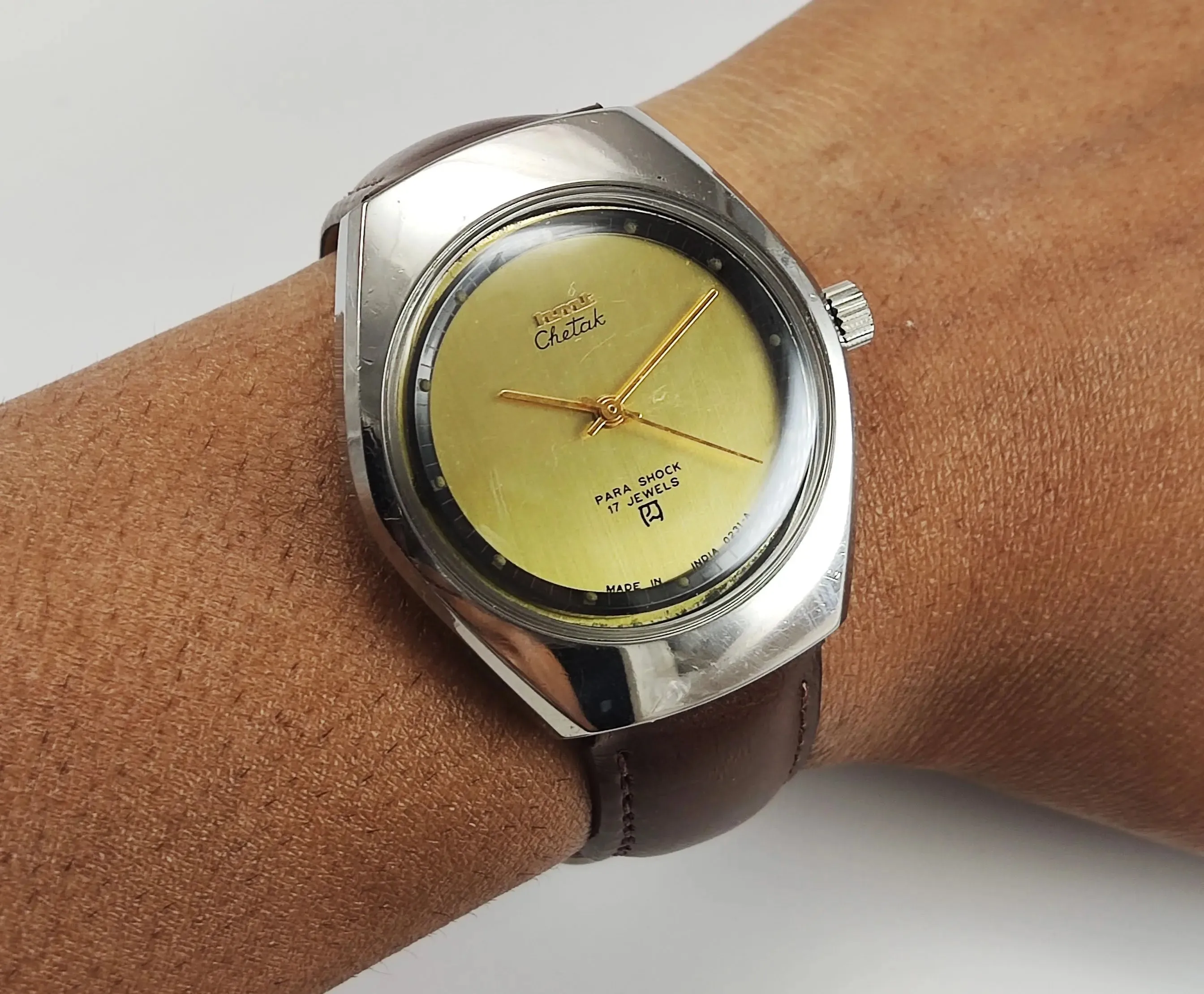 HMT Chetak Para Shock 17 Jewels Golden Dial Mechanical Hand winding Men's Wrist Watch