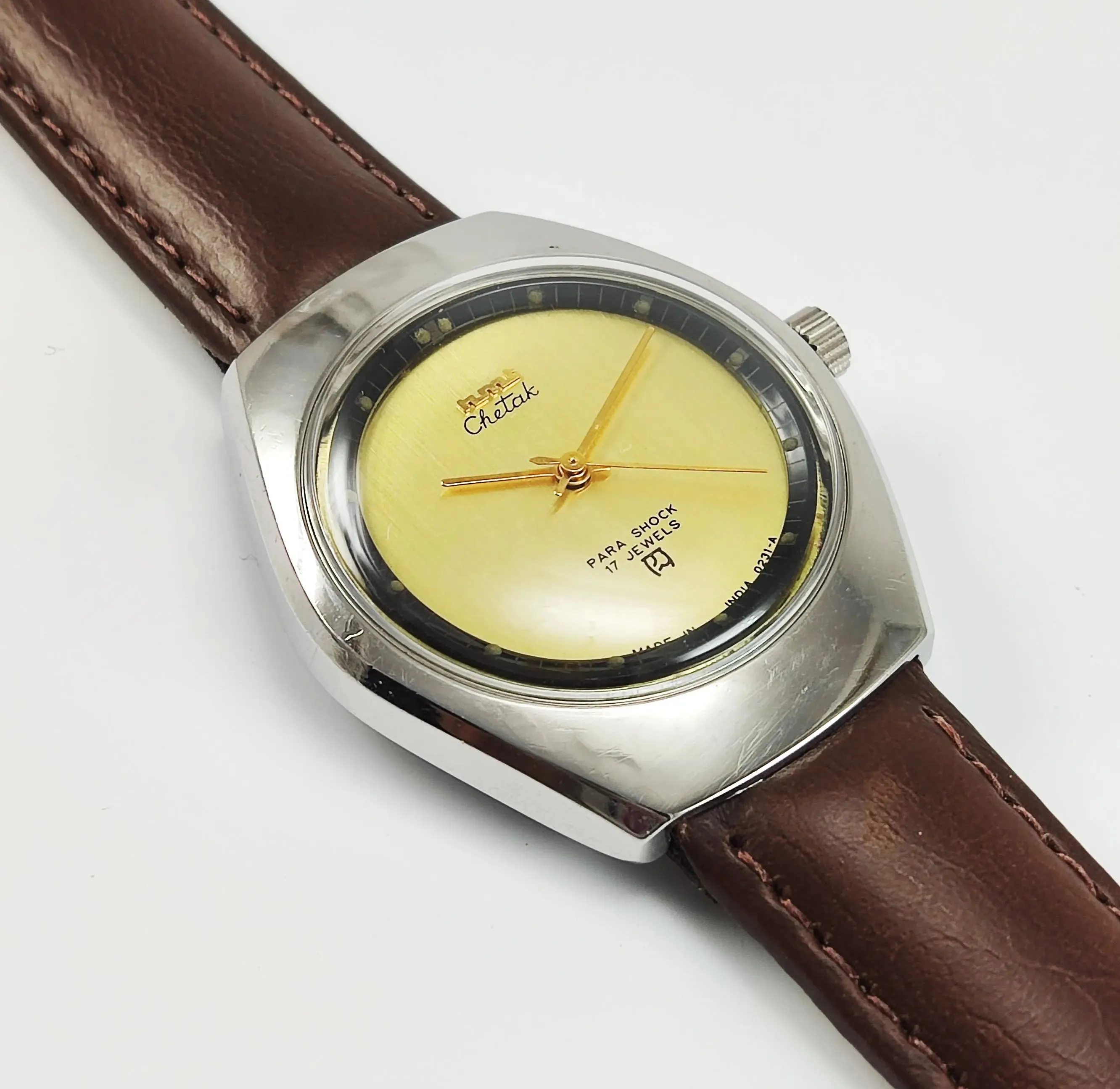 HMT Chetak Para Shock 17 Jewels Golden Dial Mechanical Hand winding Men's Wrist Watch