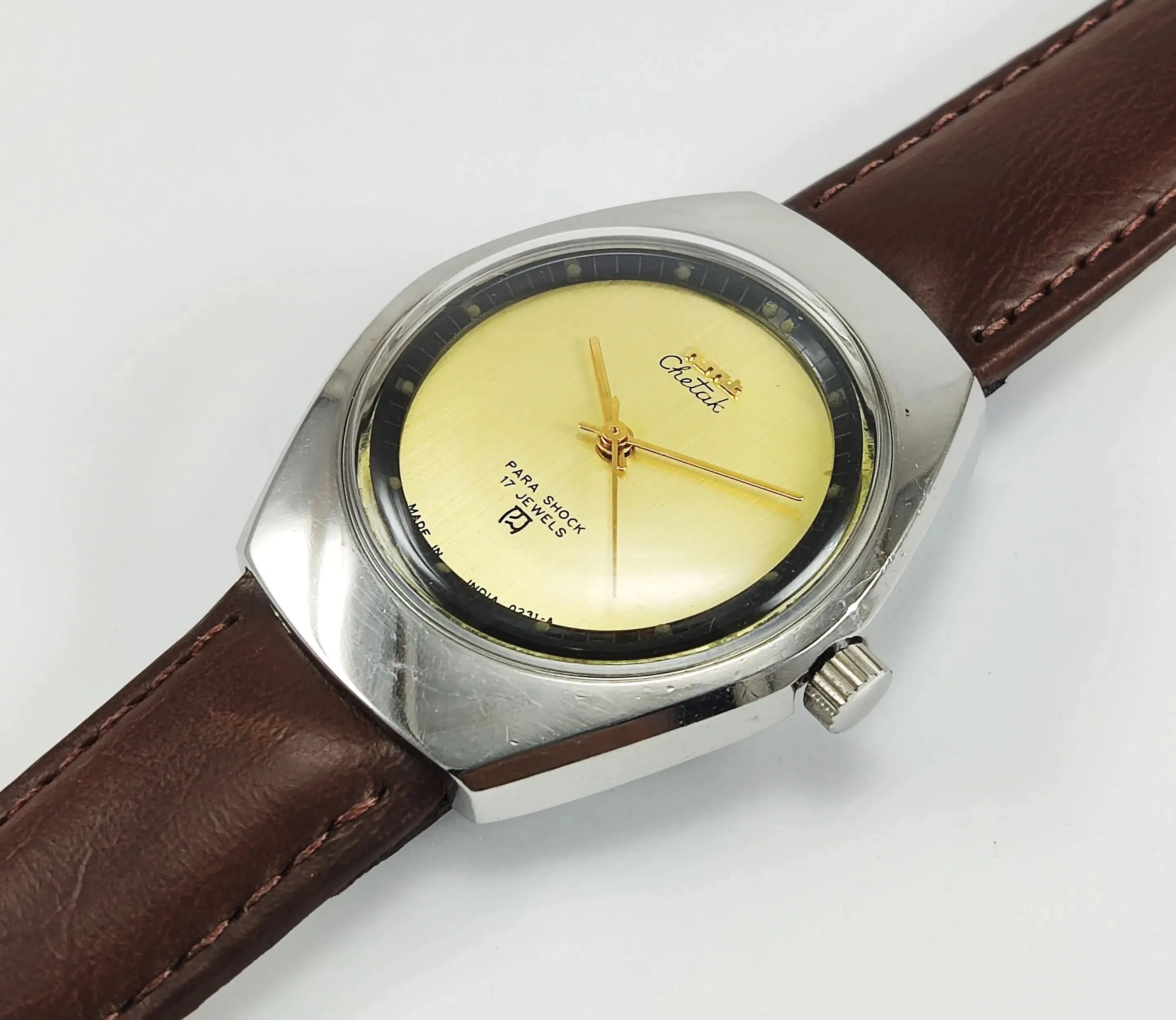 HMT Chetak Para Shock 17 Jewels Golden Dial Mechanical Hand winding Men's Wrist Watch