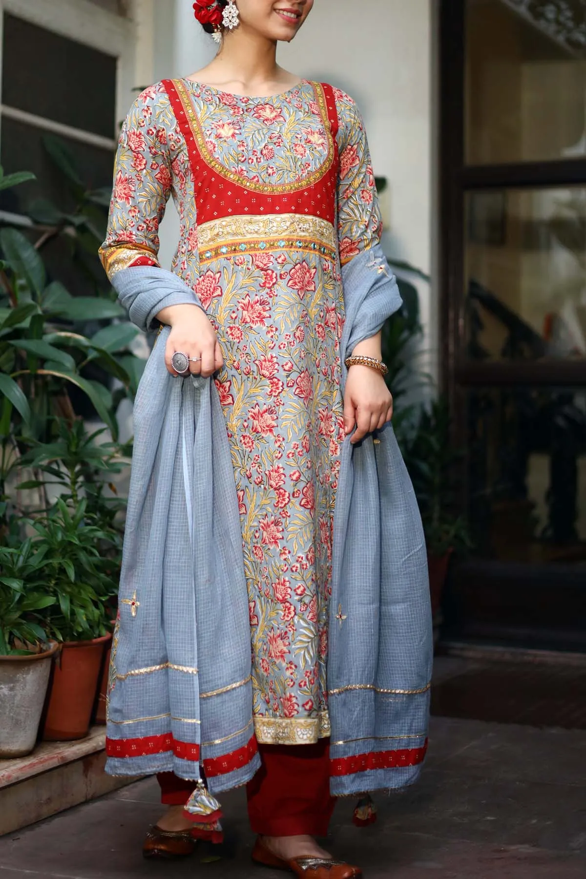 Kotadoriya Dupatta with gota work In Grey Color